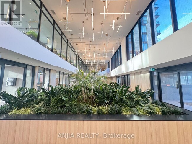 Building Photo - 3071 Trafalgar Rd