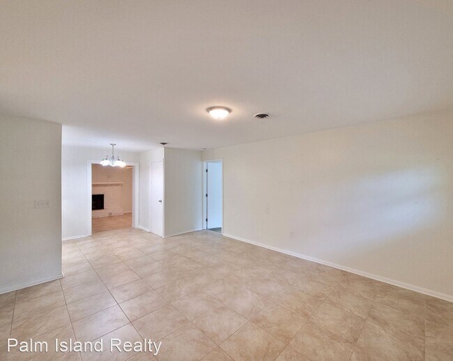 Building Photo - 3 br, 1 bath House - 6413 Julia Dr