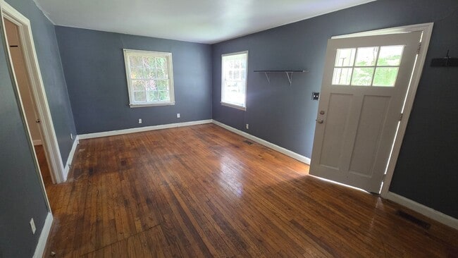 Building Photo - Forest Acres