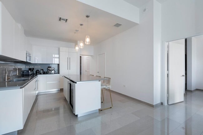 Foto del edificio - 88 SW 7th St