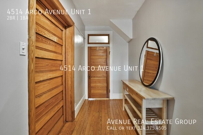 Building Photo - Charming 2-Bedroom Unit Near The Grove!