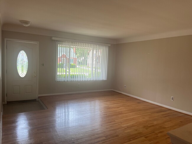 Building Photo - 15841 Evergreen Ave