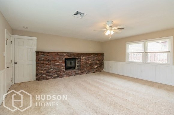 Foto del edificio - 276 Pinewood Dr