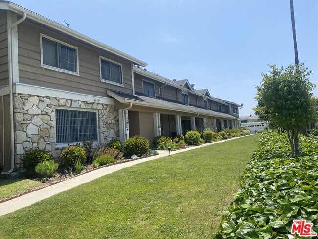 Foto del edificio - 3500 W Manchester Blvd