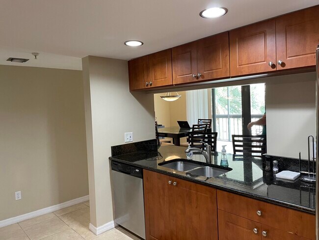 Building Photo - 950 Lavers Cir