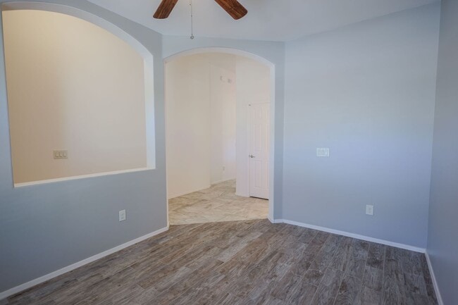 Building Photo - 4 Bedroom 2.5 Bathroom