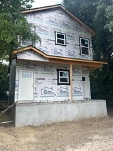 Building Photo - 1318 House St