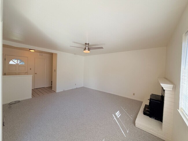 Foto del edificio - Newly Refreshed 3BD/2BA Home with Spacious Living Areas