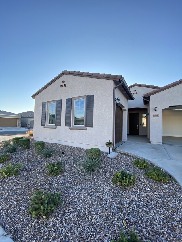 Foto principal - 5860 S Delaware St