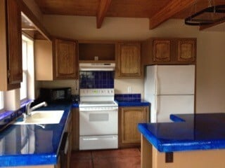 Building Photo - Unique 2 bedroom, 2.5 bathroom Town-home i...