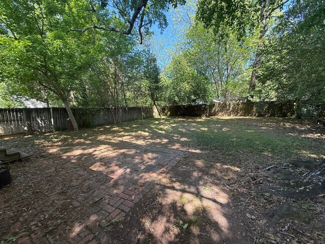 Foto del edificio - ** 3 bed 1 bath located close to downtown ** Call 334-366-9198 to schedule a self-showing