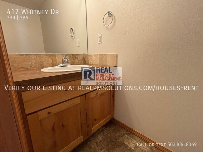 Foto del edificio - 417 Whitney Dr