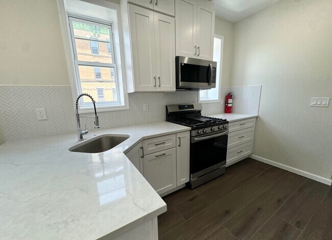 Building Photo - 565 West Side Ave
