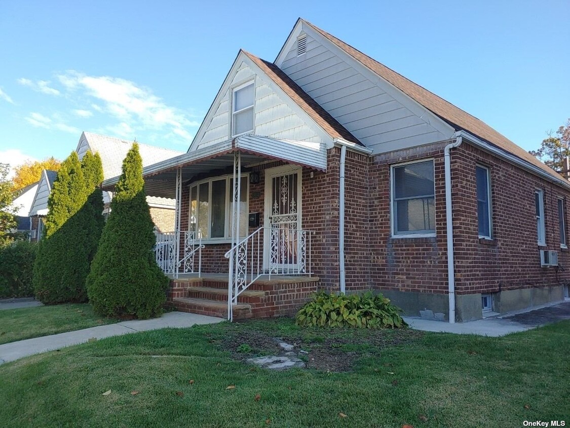 Primary Photo - 255-16 85th Ave