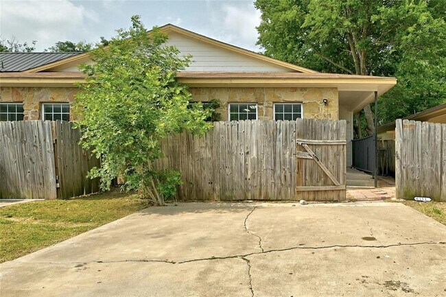 Building Photo - 6111 Caddie St