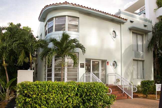 Histórico - meticulosamente mantenido - 9064 Collins Ave