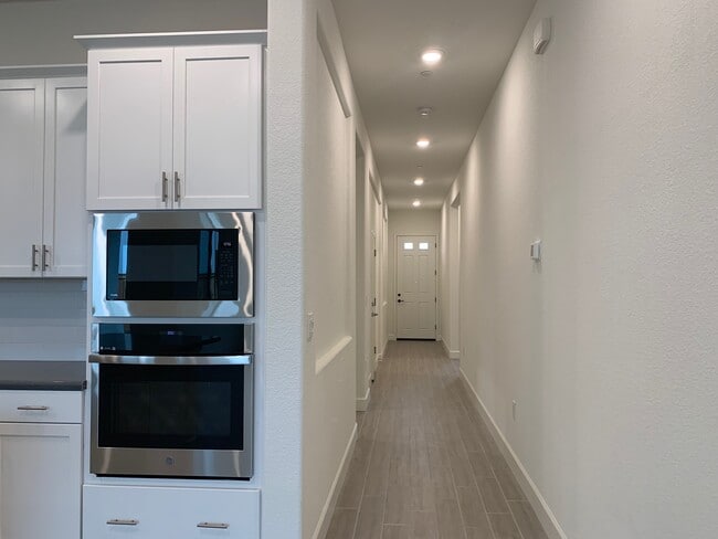 High ceiling throughout, lots of natural light - 4007 Lofgren Ave