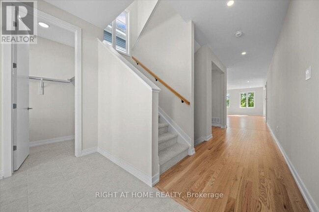 Building Photo - 91 Hackamore Cres