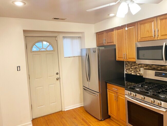 Photo - 2433 Manton St (Philadelphia, PA) Townhome