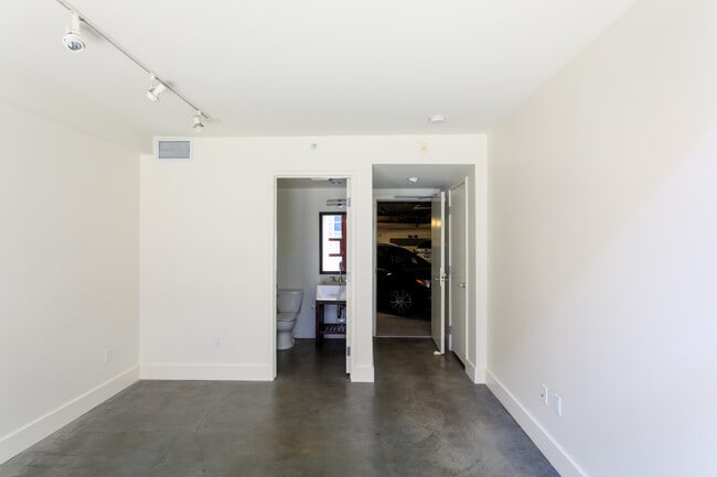 garage adjacent to front door - 940 E 2nd St