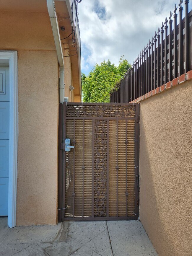 Foto del edificio - 17118 Oak View Dr