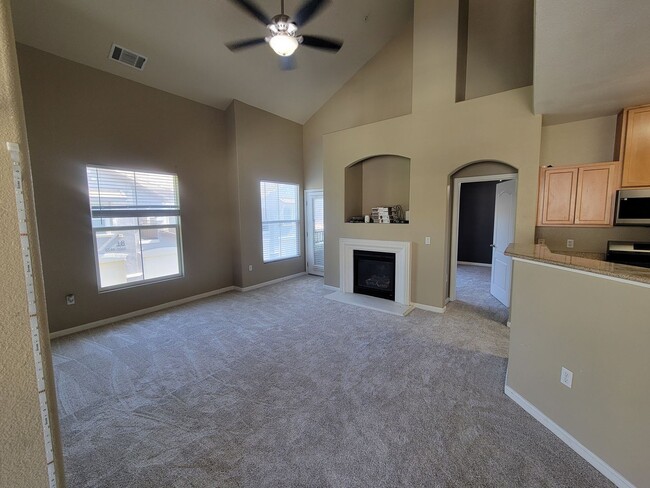 Building Photo - Stunning 2 bedroom plus loft, 2 bathroom, Tri-level townhouse nestled in the heart of Elk Grove