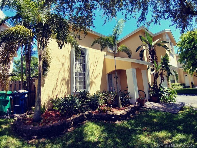 Foto del edificio - 5631 NW 100th Ct