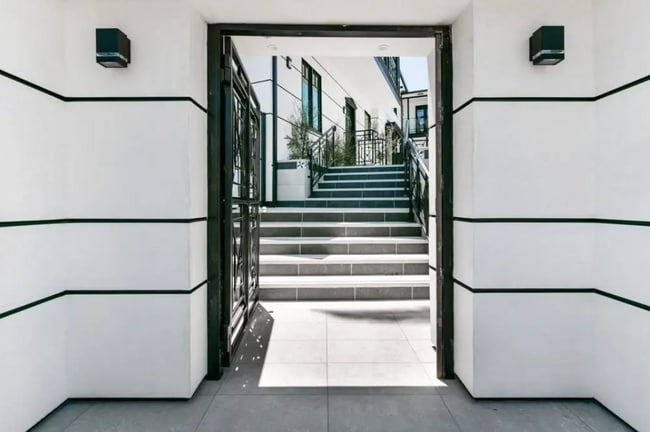 Building Photo - 1307 S Beverly Glen Blvd