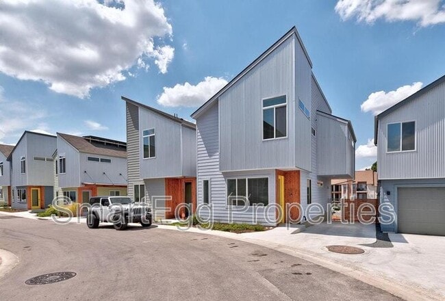 Building Photo - 801 N Bluff Dr
