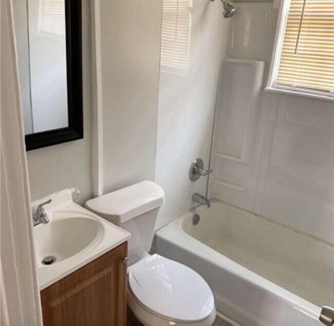 Foto del edificio - 159 Munson Dr