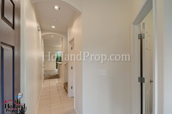 Foto del edificio - Lovely 3-Bedroom Home in Orenco Gardens!