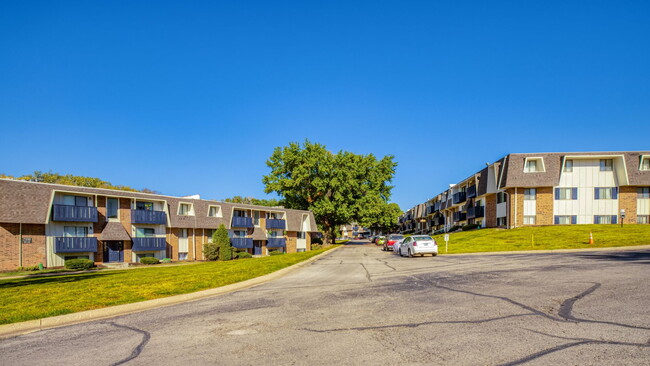 Building Photo - Royal Ridge Apartments