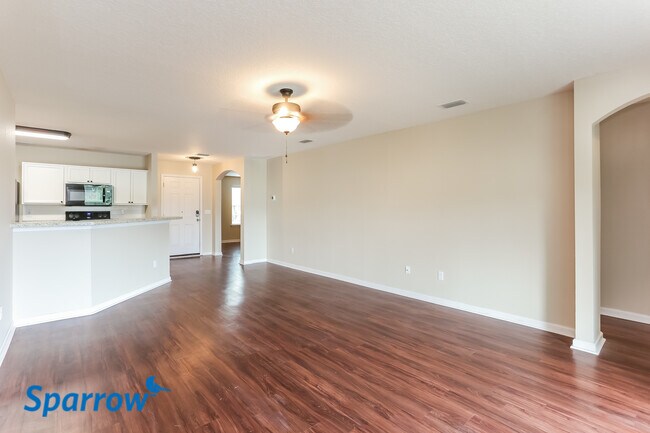 Foto del edificio - 77020 Hardwood Ct