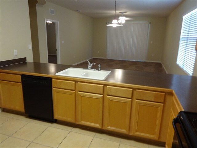 Foto del edificio - 560 Loxley Ct