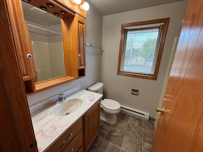 Foto del edificio - 3222 Lakeview Dr