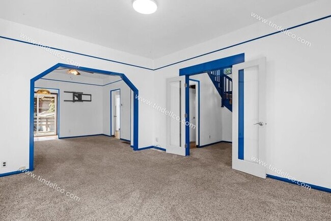 Building Photo - Charming 2-Bedroom + Bonus in University P...
