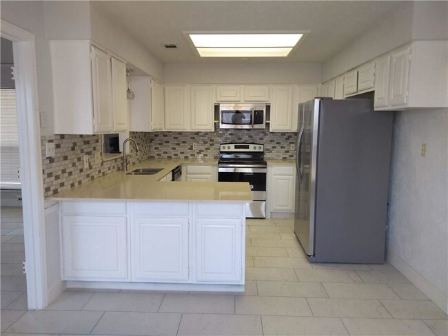Foto del edificio - 4941 Longwood Ct