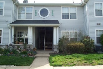 Building Photo - 107 Des Moines Ct