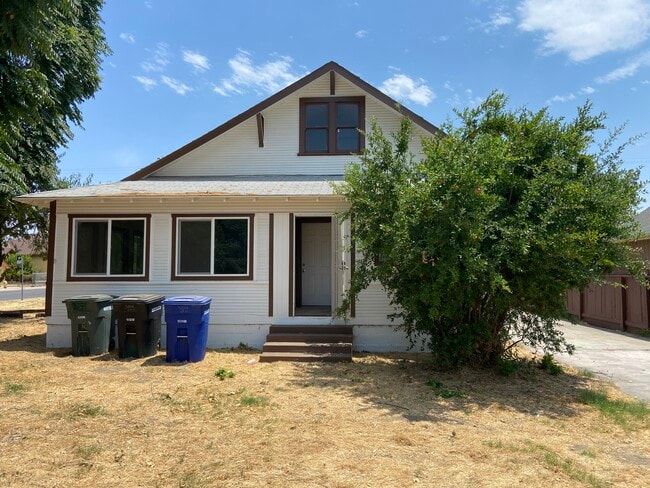 Building Photo - 3204 6th St