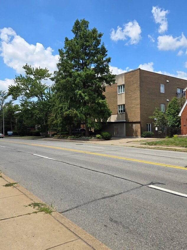 Primary Photo - 5425 5th Avenue