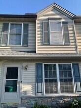 Building Photo - 38 Woodmyre Ln