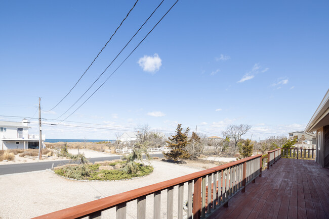 Building Photo - 1225 Leeton Dr