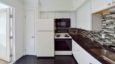 Building Photo - 26 Beacon St