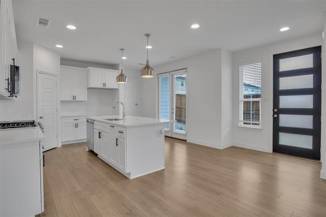 Foto del edificio - 3456 Lake District Ln