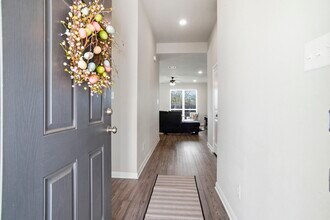 Building Photo - 1318 Kingsgate Dr