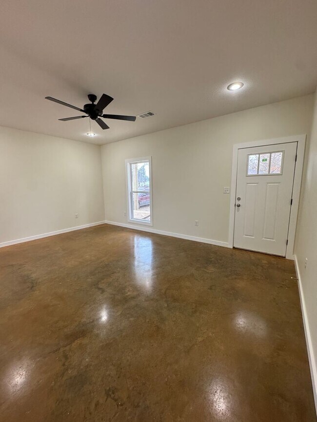 Foto del edificio - Brand New 2 Bed / 2 Bath In Trumann Available Now!