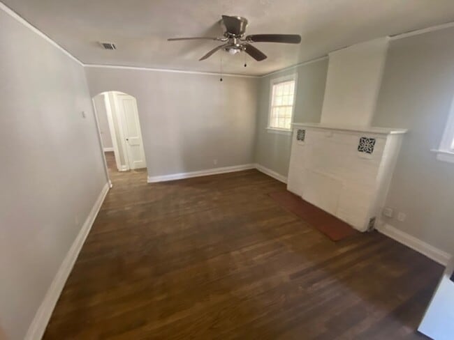 Building Photo - 565 Chestnut Dr