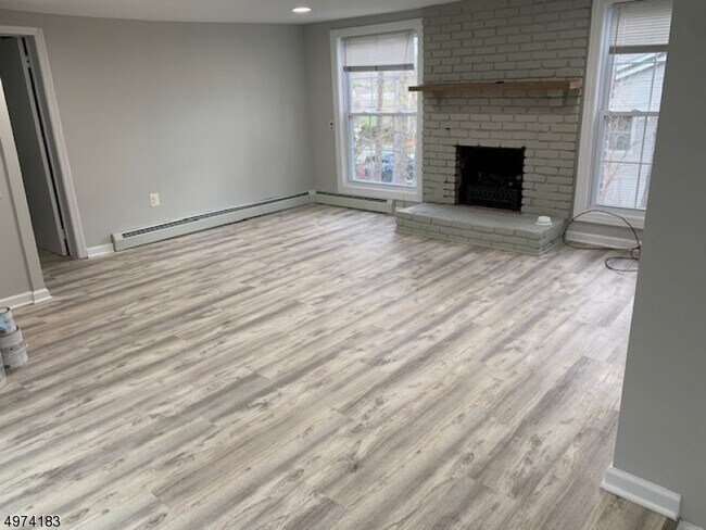 Building Photo - 53 Woodport Rd