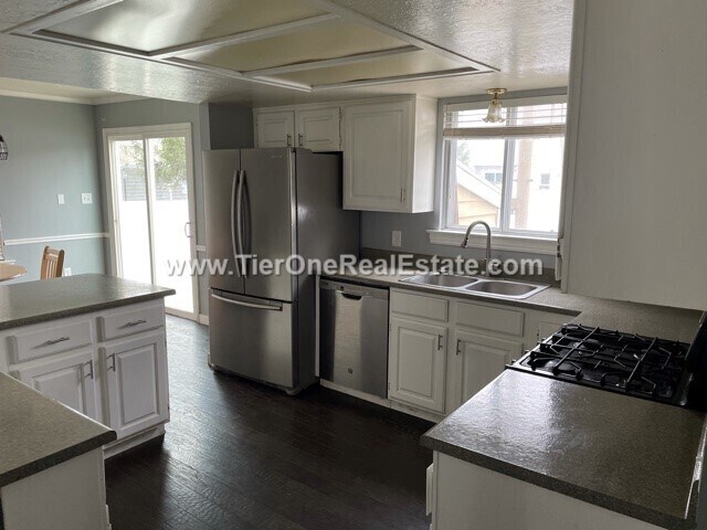 Building Photo - No Security Deposit Option available!!