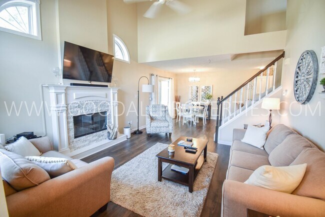 Building Photo - Two Bedroom, 2 Bath Corner Townhome in Wes...